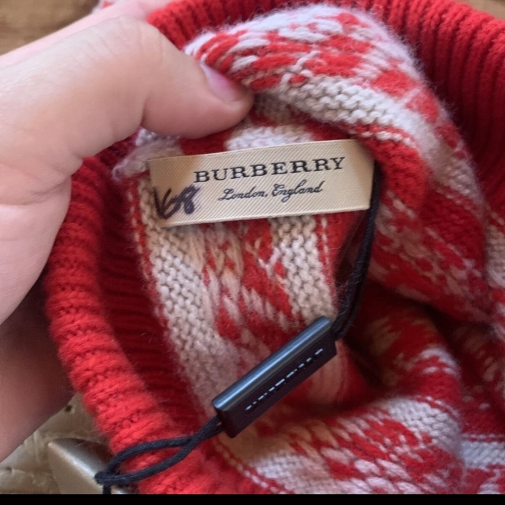 NWT Burberry Pompom Beanie - Picture 7 of 7